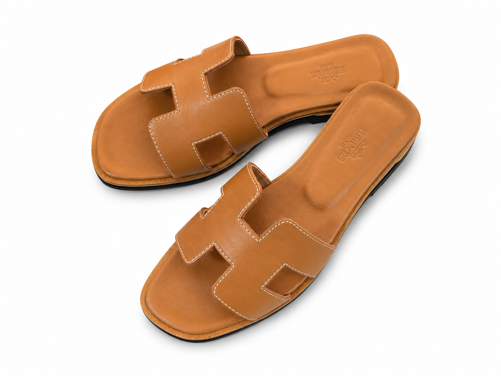 Damskie klapki Hermès Oran w kolorze Camel