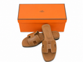 Damskie klapki Hermès Oran w kolorze Camel
