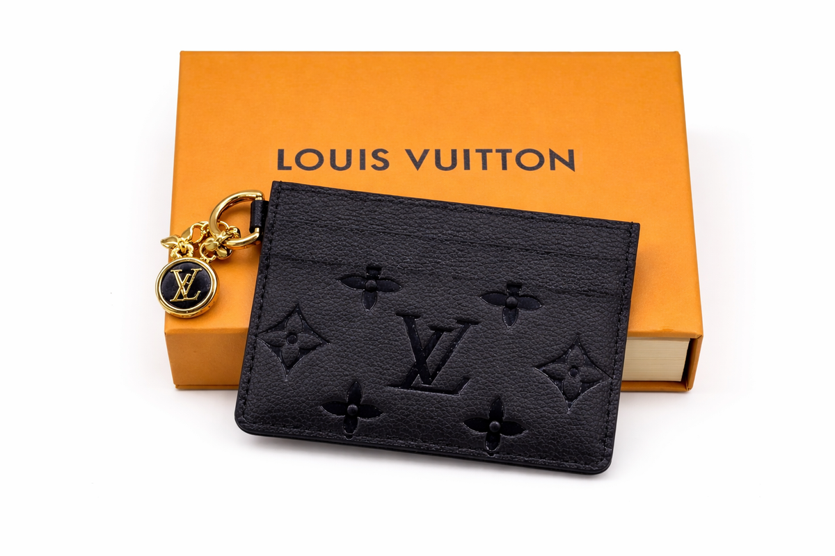 Damski etui na karty Louis Vuitton Monogram Empreinte z zawieszką – czarne
