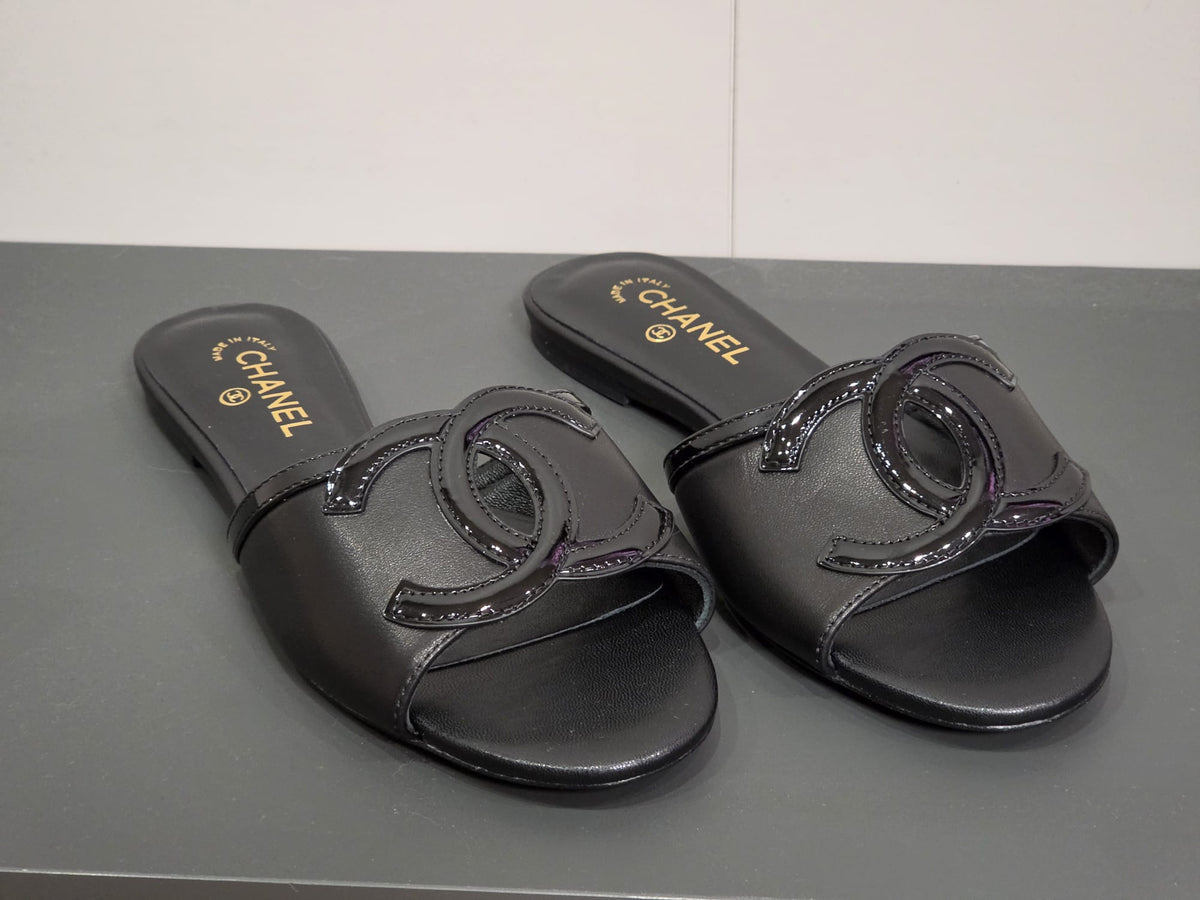 Klapki CHANEL „Éclat Noir” – ekskluzywna jakość